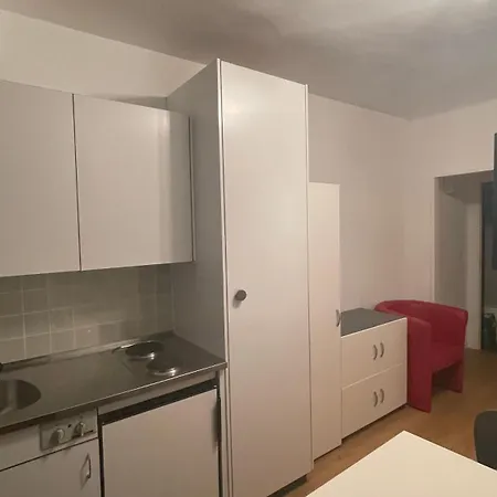 Lake View Studio Apartment *